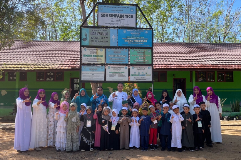Bunda PAUD Desa Simpang Tiga Dampingi Bunda PAUD Kecamatan Mataraman dalam Pelaksanaan MPLS Ramah